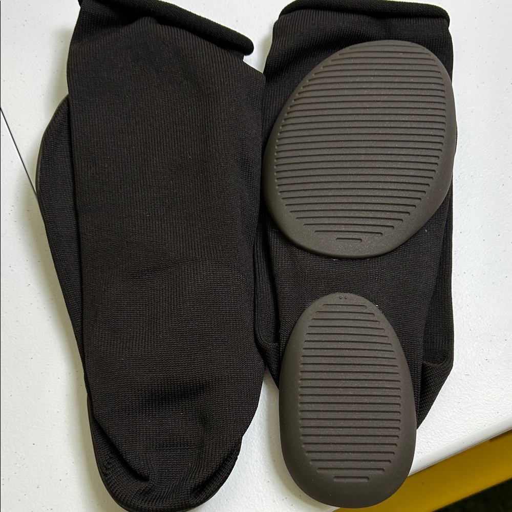 Yeezy Pods Black